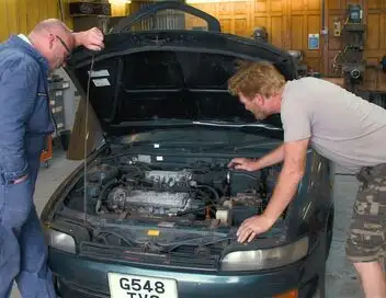 Flipping Bangers : voitures à tout prix - Saison 3 - Toyota Sera – affiche