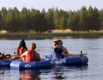17 ans et maman : Vacances entre filles - Saison 2 - Le long de la rivière – affiche