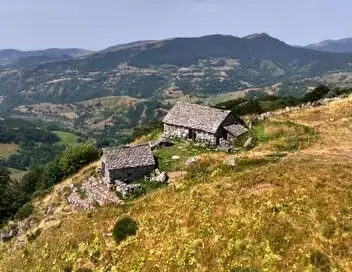 Des racines et des ailes - Du Puy-de-Dôme au Cantal, la terre des volcans – affiche