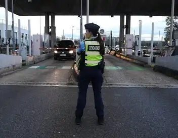 Enquête d'action - Gendarmes de Grenoble : pas de pitié contre les délinquants de la route ! – affiche