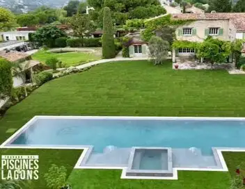 Travaux XXL : piscines et lagons - Saison 2 - Piscine XXL de 20 mètres dans le Sud de la France – affiche