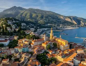 Zone interdite - Côte d'Azur : ses secrets pour faire revenir les ultra-riches – affiche