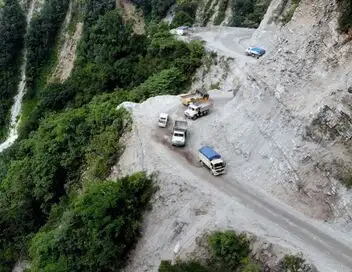 Les routes de l'impossible - Saison 11 - Bhoutan, le bonheur à tout prix – affiche