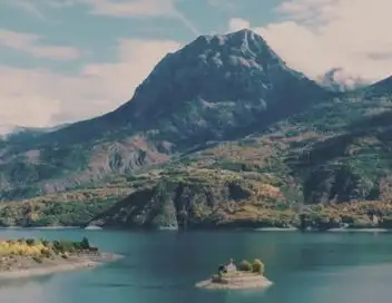 On vous emmène ici - Le lac de Serre-Ponçon – affiche