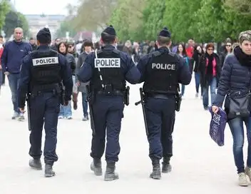 Enquête d'action - Paris sous tension : en immersion avec la brigade des stups – affiche