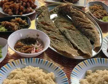 Voyage en cuisine - Côte d'Ivoire : l'attiéké – affiche