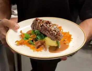 Voyage en cuisine - Australie : le filet de kangourou – affiche