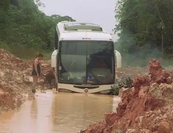 Les routes de l'impossible - Saison 10 - Brésil, l'union fait la force – affiche