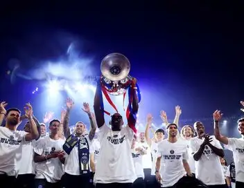 Back 2 Back - Paris dans la légende - Episode 29 – affiche