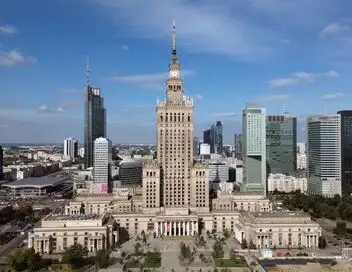 Bienvenue à Varsovie ! Le palais de la culture, un monument mal-aimé – affiche