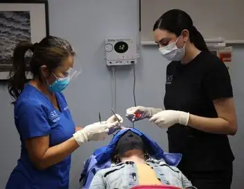 Dr Pimple Popper - Saison 9 - Lipome mal placé – affiche