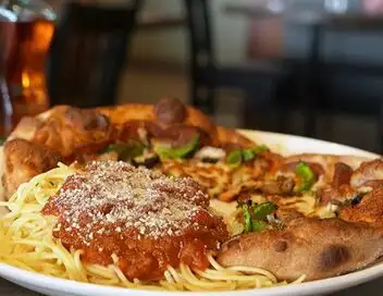 Voyage en cuisine - Canada : la pizzaghetti – affiche