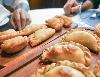 Voyage en cuisine - Argentine : l'empanada – affiche