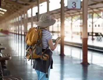 Zone interdite - En train, à vélo ou en pick-up : ils vivent l'aventure en Europe – affiche