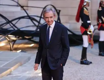 Cash investigation - Bernard Arnault, ombre et lumière d'un empire – affiche