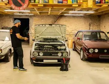 Chasseur de youngtimers - Saison 1 - Golf 2 GTI 16S – affiche