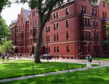 La bataille de Harvard – affiche