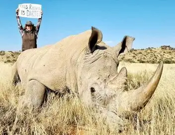 La globe-trotteuse Chasse & Pêche - Saison 4 - Rhinocéros en danger – affiche