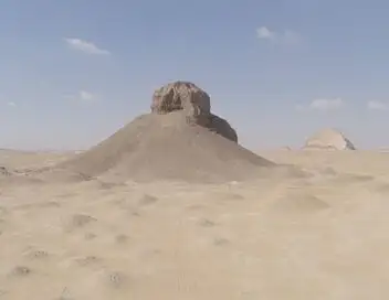 Inside Pyramids - Saison 1 - Pyramide noire mégastructure enfouie – affiche