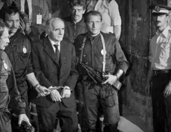 Crimes contre l'humanité - Le procès de Klaus Barbie - Saison 1 - L'accusé – affiche