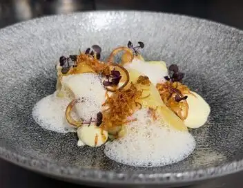 Voyage en cuisine - Suisse : l'älplermagronen – affiche