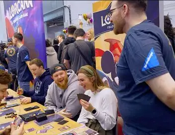 Tracks - De Pokémon à Lorcana, le phénomène des cartes à collectionner – affiche