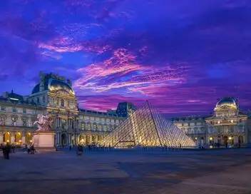 Le Louvre : les 10 secrets du plus grand musée du monde – affiche