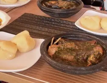 Voyage en cuisine - Côte d'Ivoire : le placali sauce gombo – affiche