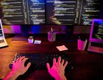 Cash investigation - Cyber-arnaques : Etat et entreprises nous protègent-ils vraiment ? – affiche