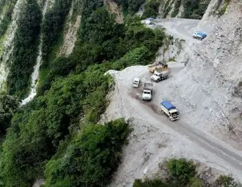 Les routes de l'impossible - Saison 11 - Bhoutan, le bonheur à tout prix – affiche
