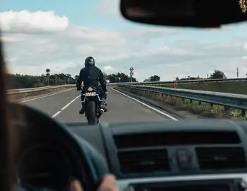 Dangers sur la route - Saison 2 - Piétons, autoroutes, délits de fuite et météo : les pires accidents de la route – affiche