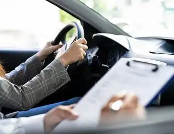 Greg Guillotin, le pire stagiaire - Moniteur d'auto-école (1/2) – affiche