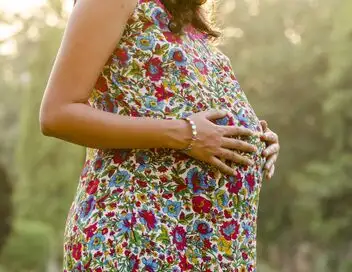 Ça se discute - Saison 1 - Parents ados : trop jeunes pour avoir un bébé ? – affiche