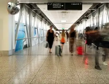 Inside Melbourne Airport - Saison 1 - Bigger and Bigger – affiche