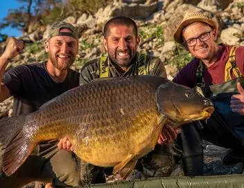 Monster Carp - Saison 6 - Montereau – affiche