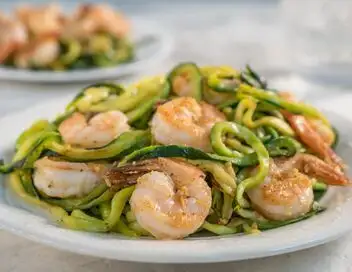 90' Enquêtes - Révélations sur les produits stars des fêtes : saumon, crevettes, huîtres – affiche