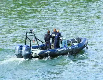 Enquête d'action - Policiers sur la Côte d'Azur : un été sous haute tension – affiche