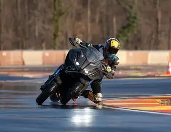 High Side : Le Meilleur - Saison 1 - Episode 1 : All tares – affiche