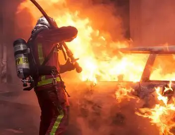Enquête d'action - Réveillon à haut risque : les pompiers de Paris en alerte ! – affiche