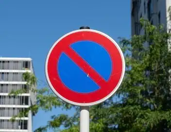 Enquête d'action - Stationnement : Paris déclare la guerre aux voitures – affiche