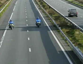Au coeur de l'enquête - 100 jours avec les gendarmes sur l'A40, l'autoroute des Titans – affiche