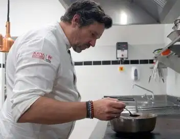 Voyage en cuisine - Bordeaux : la lamproie à la bordelaise – affiche