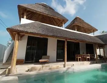 Zone interdite - Tout plaquer pour une île paradisiaque : rêve ou folie ? – affiche