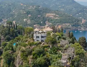 L'agence : l'immobilier de luxe en famille - Saison 6 – affiche
