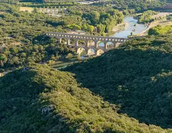 Secrets sauvages du patrimoine - Saison 2 - Pont du Gard, la nature à l'abri des arches – affiche