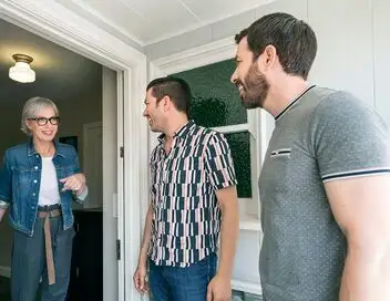 Hollywood rénove - Saison 2 - Allison Janney éblouit son assistante chérie – affiche