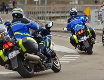 Enquête d'action - Motards de la gendarmerie : à la poursuite des chauffards – affiche