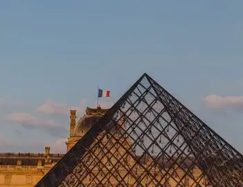 Casse du Louvre : les secrets d'un incroyable braquage - 8 minutes chrono pour le casse du siècle – affiche