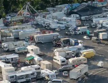 Enquête d'action - Un été d'enfer à Fréjus : pas de vacances pour la police ! (1/2) – affiche