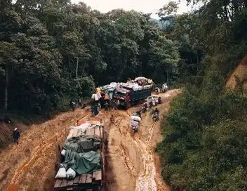Les routes de l'impossible - Saison 19 - Burundi, débrouille à haut risque – affiche